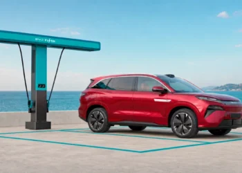 BYD Atto 8, le SUV électrique 7 places qui promet une recharge de 10 à 97% en 9 minutes