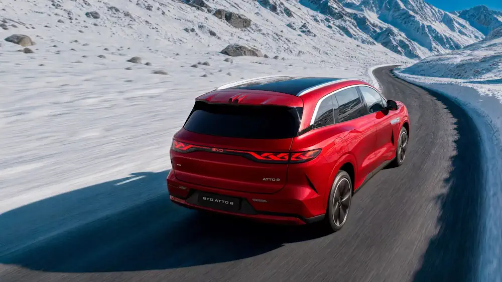 BYD Atto 8, le SUV électrique 7 places qui promet une recharge de 10 à 97% en 9 minutes