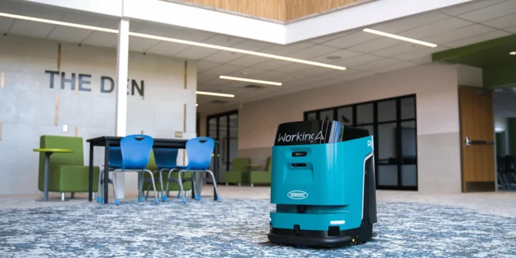 Tennant lance le P1 VAC, son premier aspirateur robot autonome