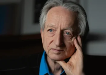Geoffrey Hinton appelle à concevoir des IA qui se soucient des humains