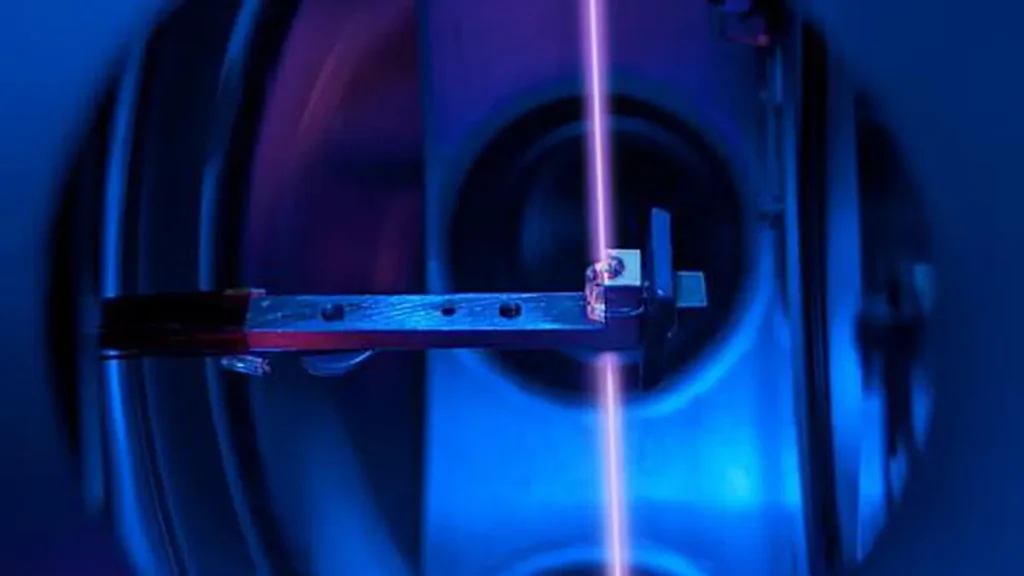 Le cristal de thorium et le faisceau laser